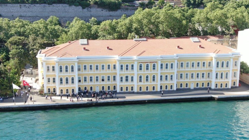 Kampüs Meydanı