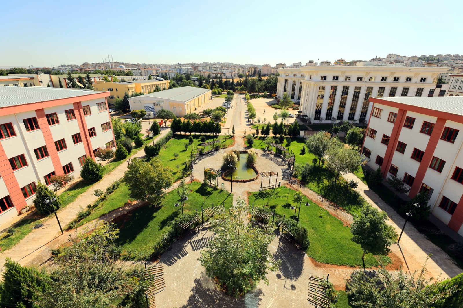 Kampüs Meydanı