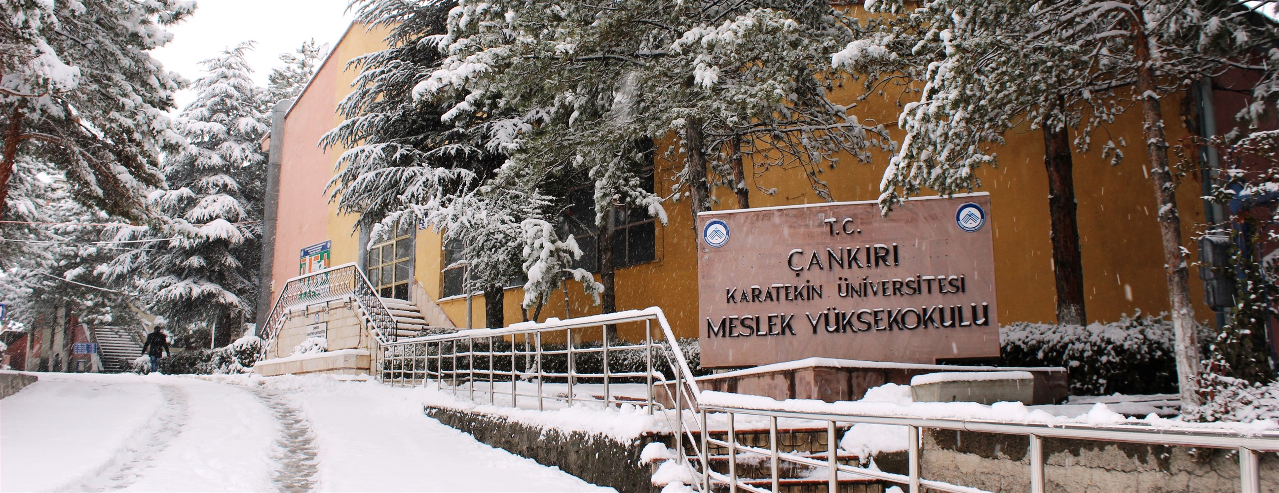 Kampüs Meydanı