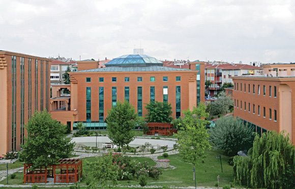 Kampüs Meydanı